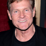 William Sadler — Thomas Novacek