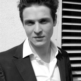 Пол Спера — Deacon Scott