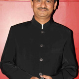 Girish Kulkarni — Shravan Phulhambrikar