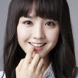 Lee Bit-na — Dong-ju's Sister