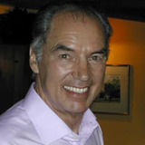 Пол Уэстон — Homme à l'aéroport