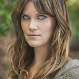 Frida Farrell — Large Bills Model #4