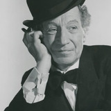 Arne Lindblad — Guest (uncredited)