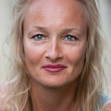 Ilka Urbach — Oona (uncredited)