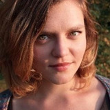Adéla Komrzý — Interviewer