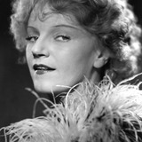 Maly Delschaft — Dame in der Küche