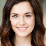 Stephanie Tyler Jones — Emirati Woman (uncredited)