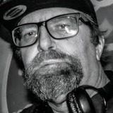 Mark Munski — Kid in Hall (Uncredited)