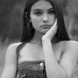 Лара Дэкаро — Girl