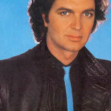 Camilo Sesto — Cantante 'Los Botines' (uncredited)