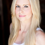 Michelle Lenhardt — Sarah (uncredited)