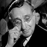 Mariano Ozores Francés — Anciano con periódico