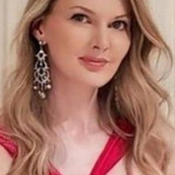 Caroline Glass — Journalist (uncredited)