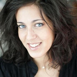 Alexandra Roth — Serveuse Bar