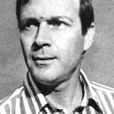 Enrico Cesaretti — Hotel Porter (uncredited)