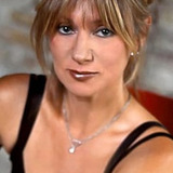 Lucy Skeaping — Street Musician