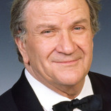 Pierre Mondy — Victor-Emmanuel Chandebise