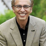 Тони Саймотс — Desk Clerk Victor