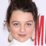 Stefania LaVie Owen — Flora Hernandez