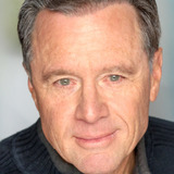 Том Кларк — Reporter at House Wreckage