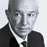 Lloyd Nolan — Harry Standish