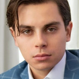 Джейк Ти Остин — Chris
