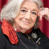 Eunice Muñoz — Sara Sturr