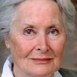 Hélène Roussel — Julie's mother