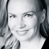 Minna Virtanen — Flower Seller (uncredited)