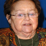 Zelda Rubinstein — Mrs. Collinwood
