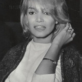 Mercedes Alonso — Chica en parque