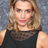 Лиза Дван — Stewardess