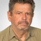 László Szabó — L'Exilé Politique (uncredited)