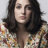 Clarice Falcão — D. Mariana (jovem)