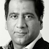 Джефф Мирза — Wedding Compere (uncredited)