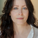 Heidi Schooler — Young Courtesan (uncredited)