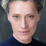 Эва Мадьяр — Dolly Langdon