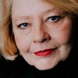 Margarethe Tiesel — Mutter im Stiegenhaus