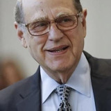 Jerry Reinsdorf — Himself
