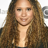Tracie Thoms โ Lily