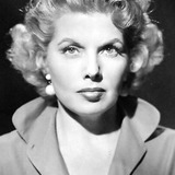 María Martín — Gentlewoman (uncredited)