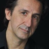 Eduardo Estrela — Jornalista de Terno