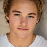 Митчелл Хуг — Evan