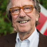 Kjell Lönnå — Walking out of store (uncredited)