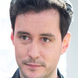 Сэм Суэйнсбери — Stonehenge TV News Reporter