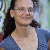 Nadia Drouin — Téléphoniste au journal