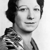 Ruth Warren — Shrine Auditorium Reporter (uncredited)