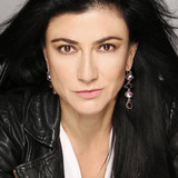 Leticia Huijara — Elena