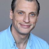 Max Ruhbaum — Mann in rotem Auto