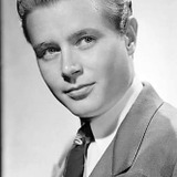 Glen Vernon — Reporter (uncredited)